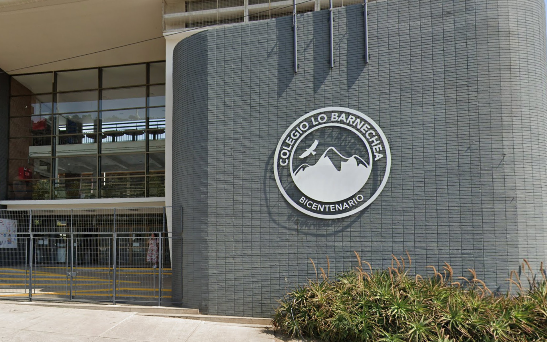 1 Letrero volumétrico con diseño institucional